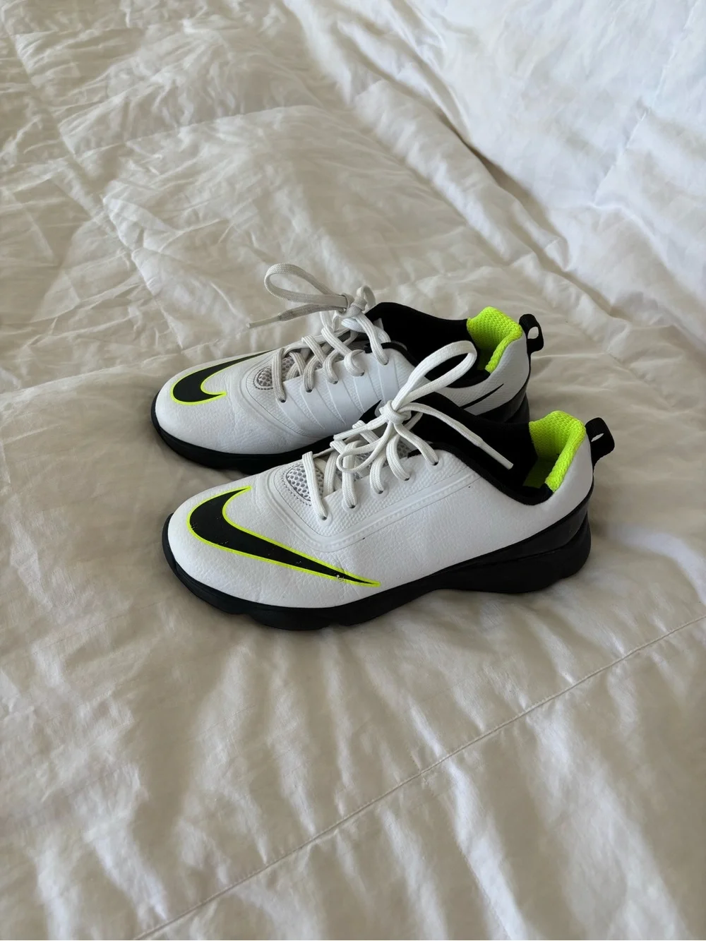 Nike Control Junior Golf Shoes Youth boys 3 white black neon green